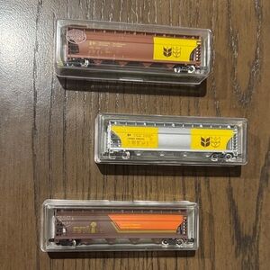 Model Power N Scale Set of 3 Hopper Freight Cars (New)